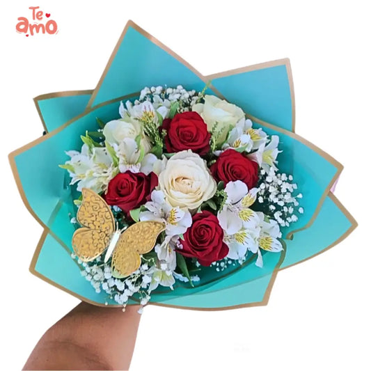 "Ramo mixto de rosas rojas y blancas, un regalo clásico para expresar amor y admiración en cualquier ocasión."