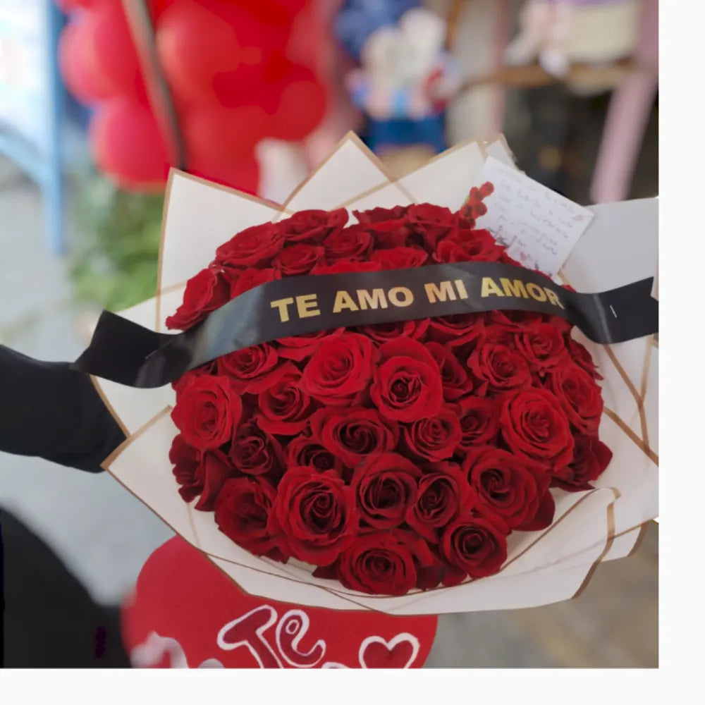 RAMO BUCHÓN  50 ROSAS. FLORERIA BUIN